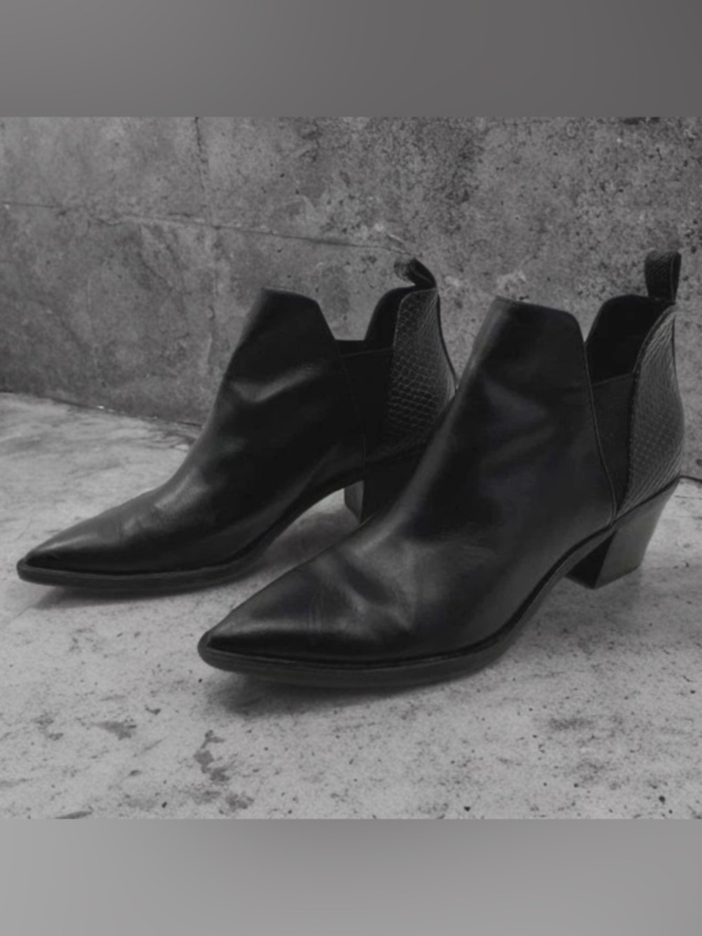 Dolce Vita Sonni Black Leather Ankle Booties Snake Heel V-Cut Size 9 EUC